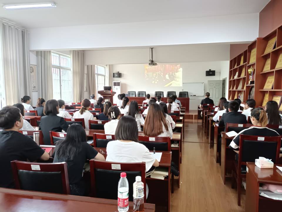 信数a片漫画8教406会议室46人收看现场2.jpg